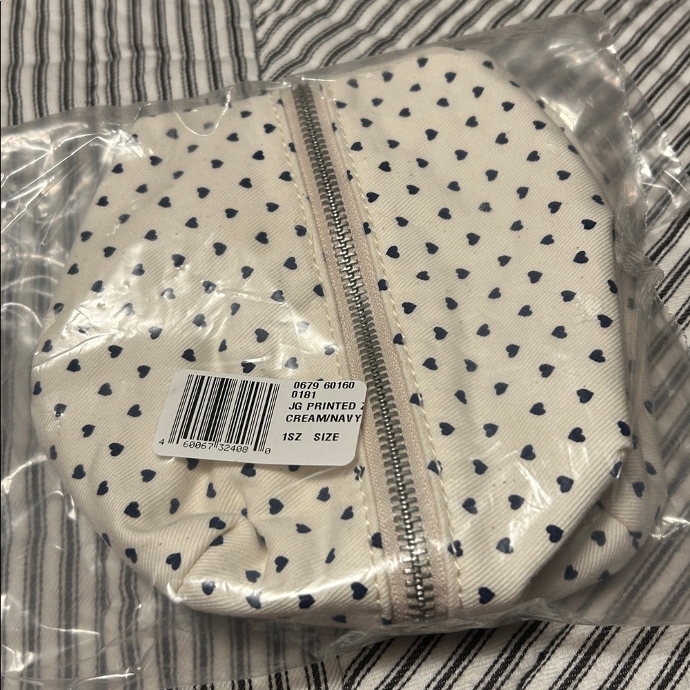White Pouch Set with Blue Hearts - Picture 4 of 5
